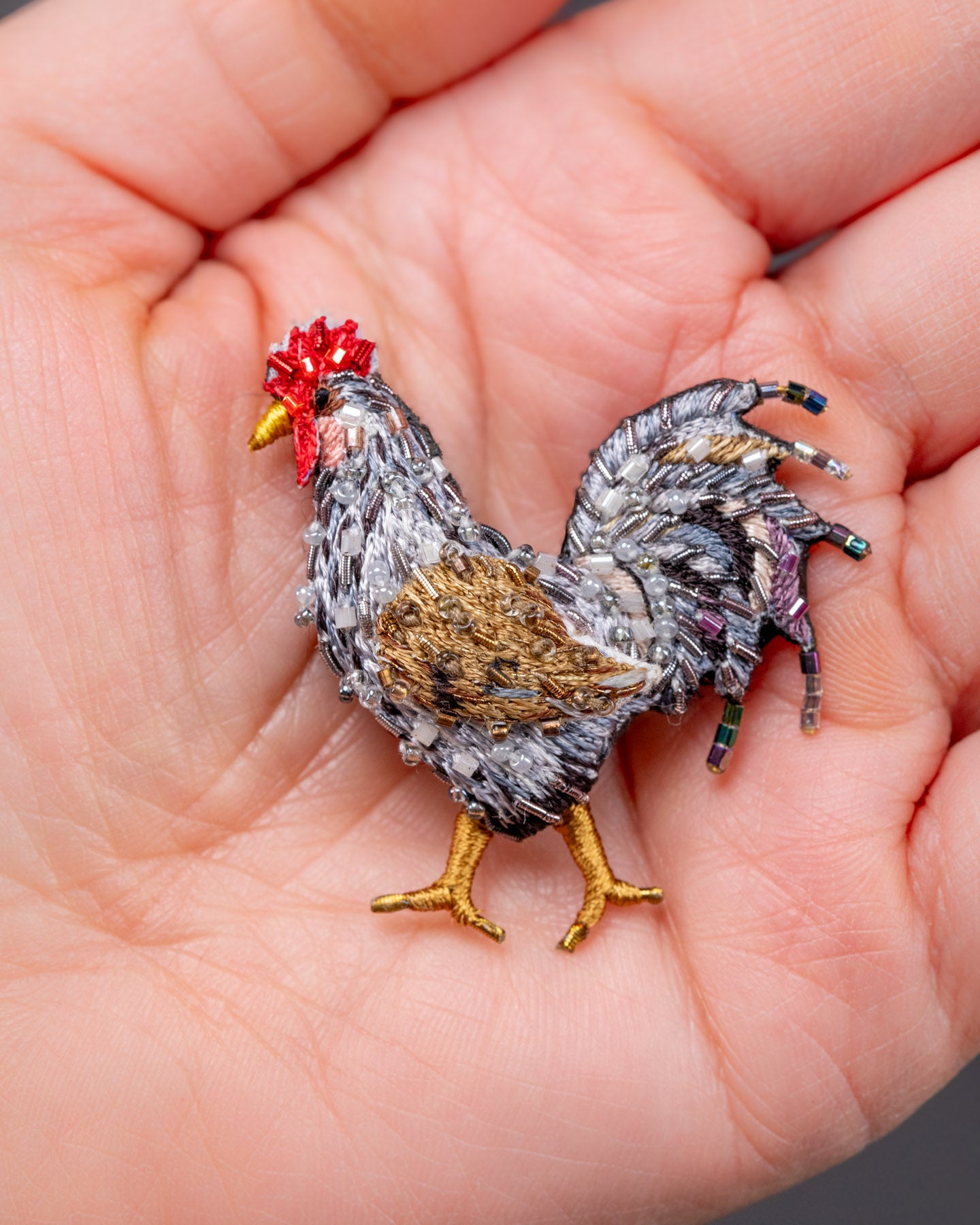 Red Pyle Old English Gamefowl Beaded Brooch Pin - Trovelore