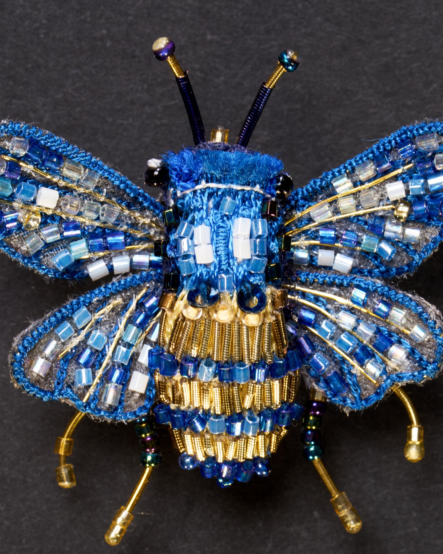 Mason Bee Beaded Brooch Pin - Trovelore – Cognitive Surplus
