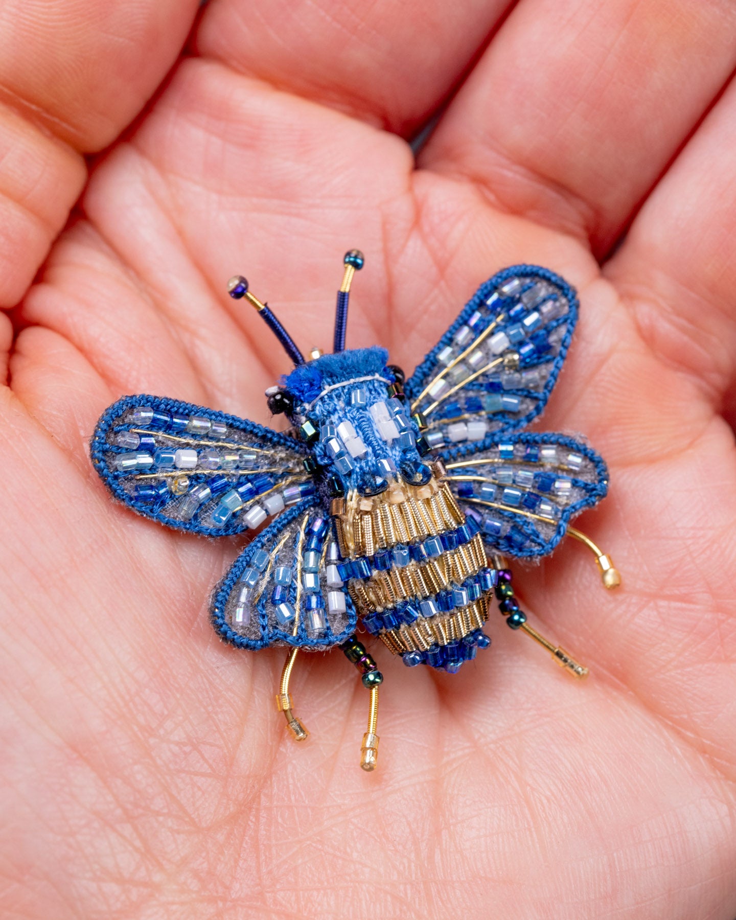 Mason Bee Beaded Brooch Pin - Trovelore – Cognitive Surplus