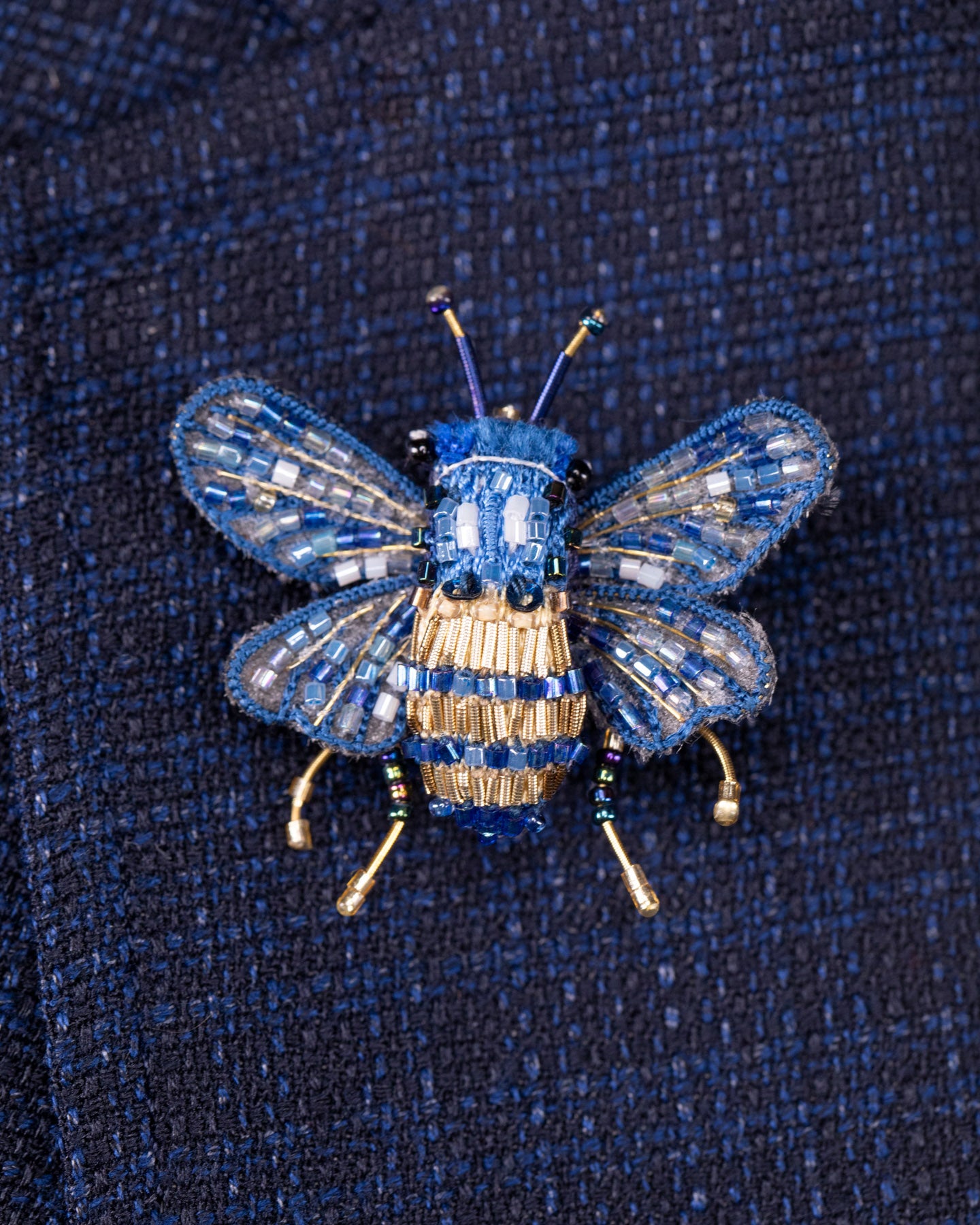 Mason Bee Beaded Brooch Pin - Trovelore – Cognitive Surplus