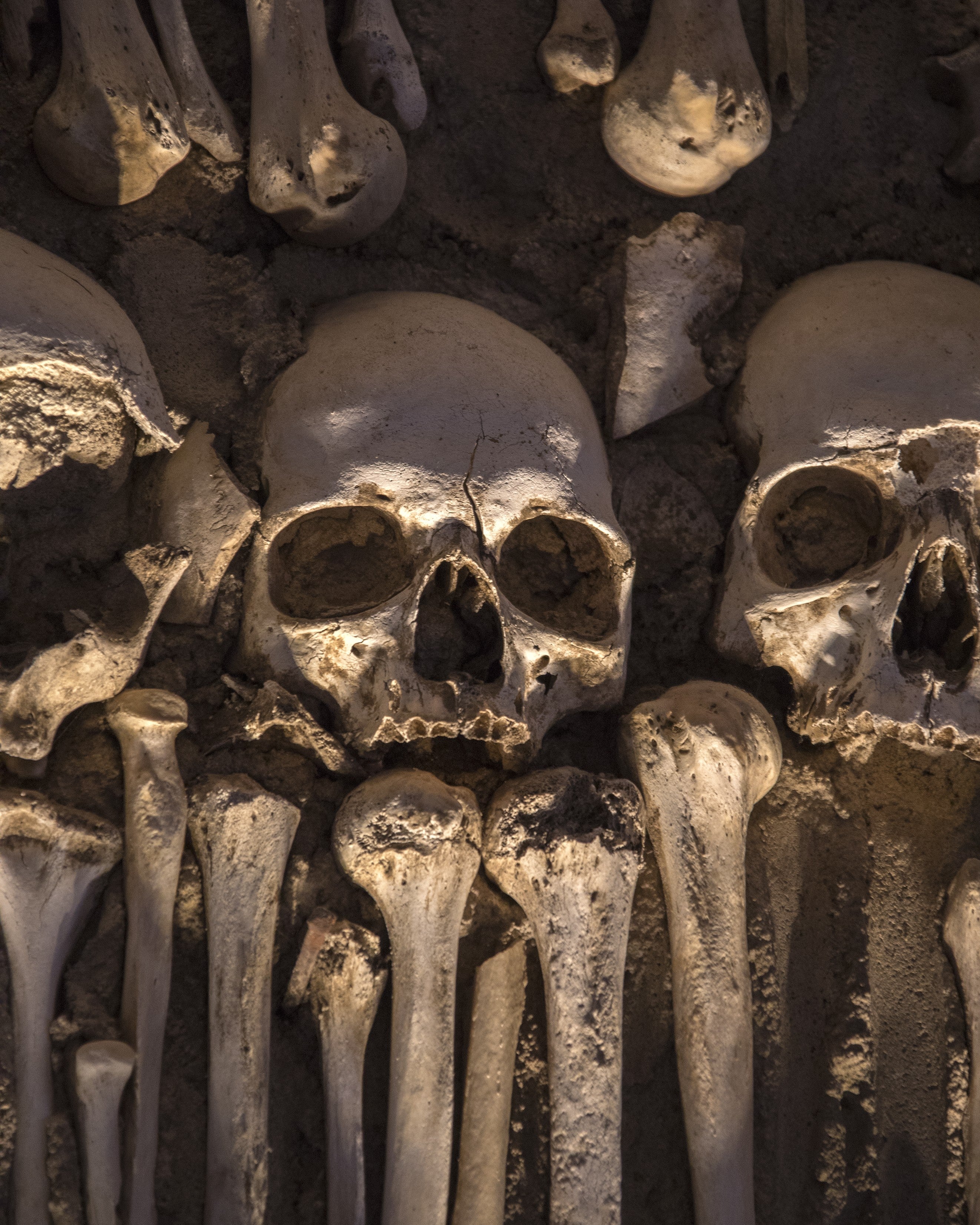 chapel-of-bones-evora-portugal-2023-11-27-05-22-27-utc.jpg