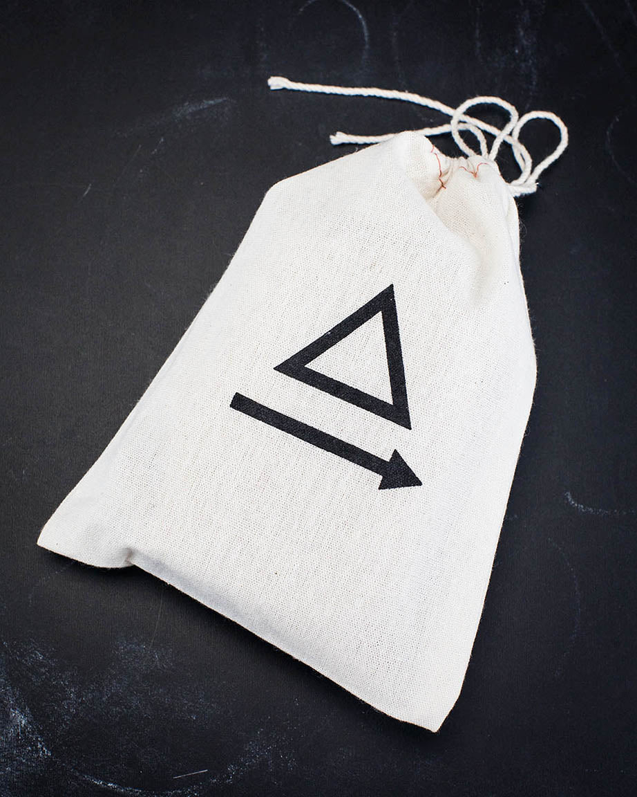 A Nulls.Net Gift Bag for Wax seals with an arrow on it.